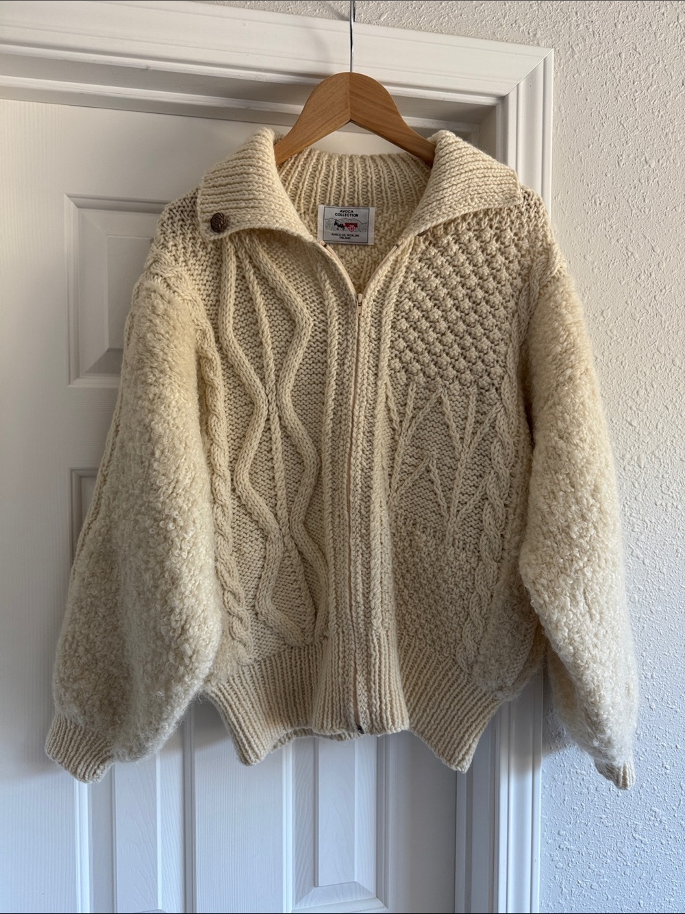 VTG Handknit Aran Boucle Wool Zip Cardigan Ireland